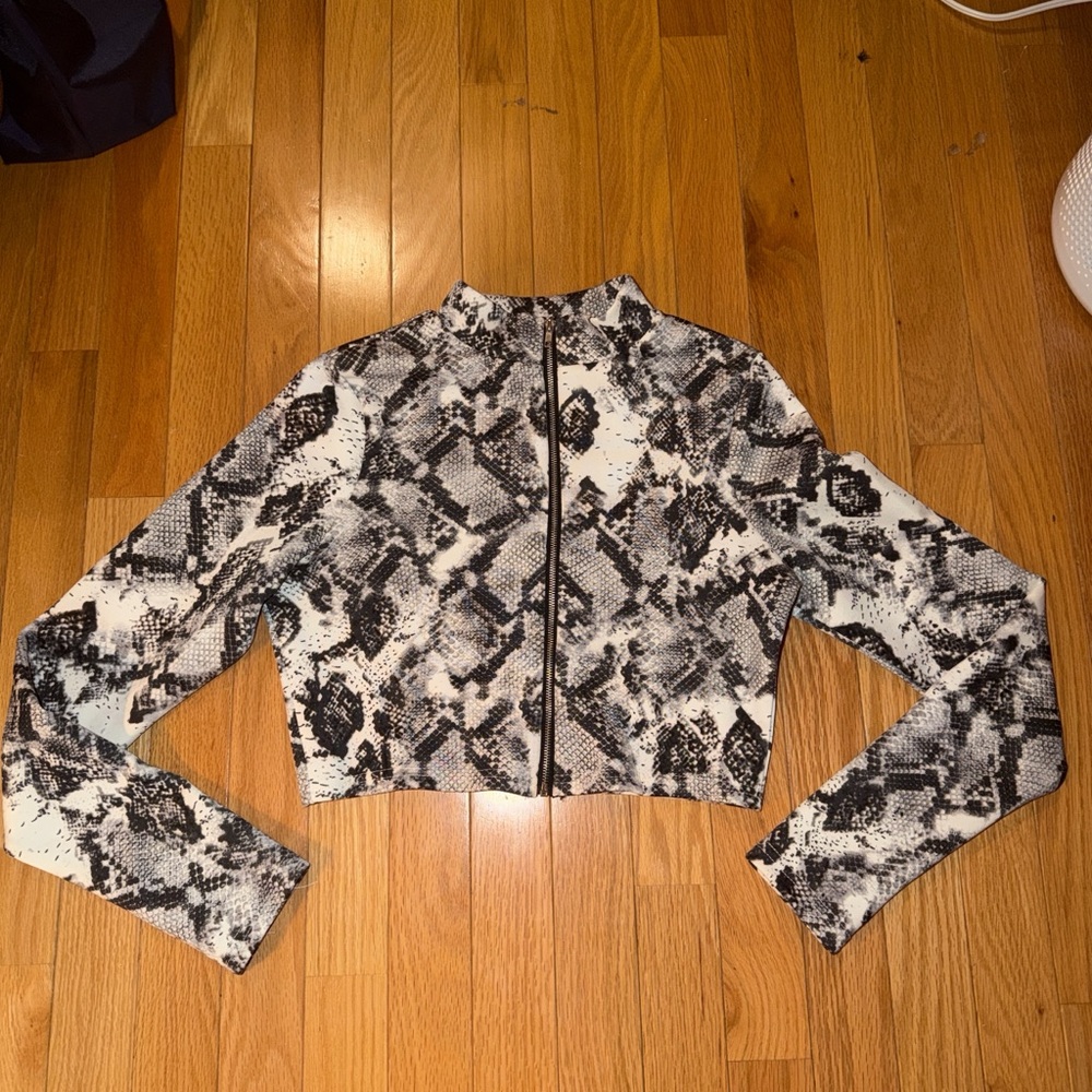 SnakeSkin Long Sleeve Crop Top with Front Zipper Size M #yk2000 #goingout #party